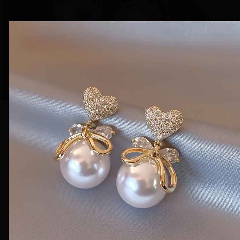 Large Pearl and Golden Bow with Rhinestone Heart Drop Style Earrings - Picture 7 of 7